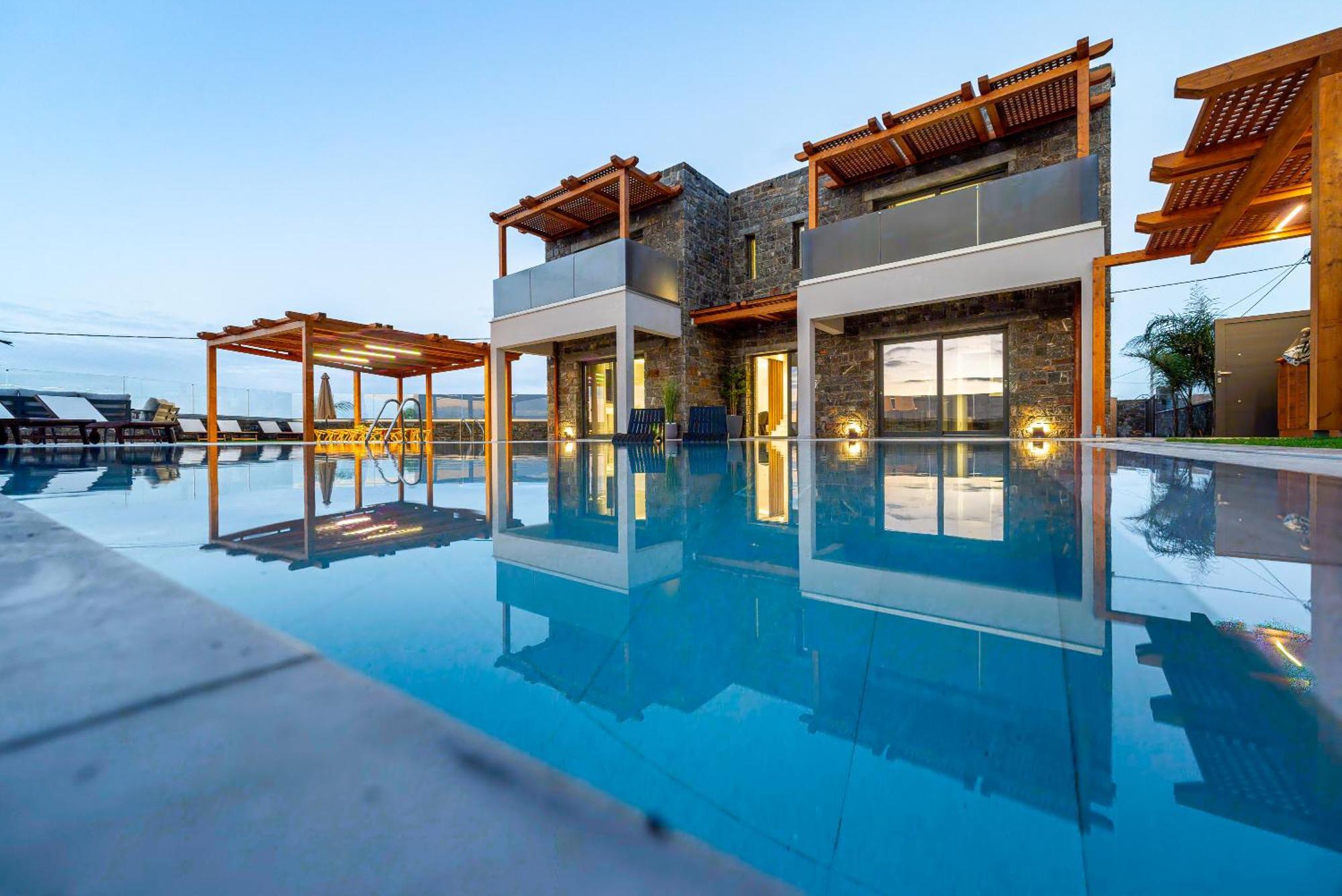 Petra Luxuria With Private Heated Pool Villa